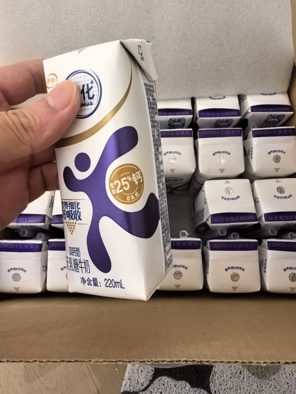 [11月生产]伊利舒化高钙型无乳糖牛奶220ml*24盒晒单图