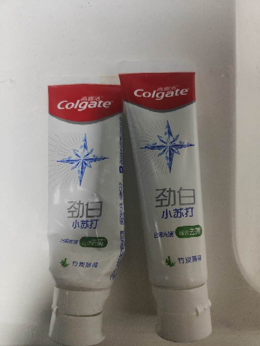 高露洁劲白小苏打牙膏亮白美白清新口气清洁口腔-竹炭薄荷味120g晒单图