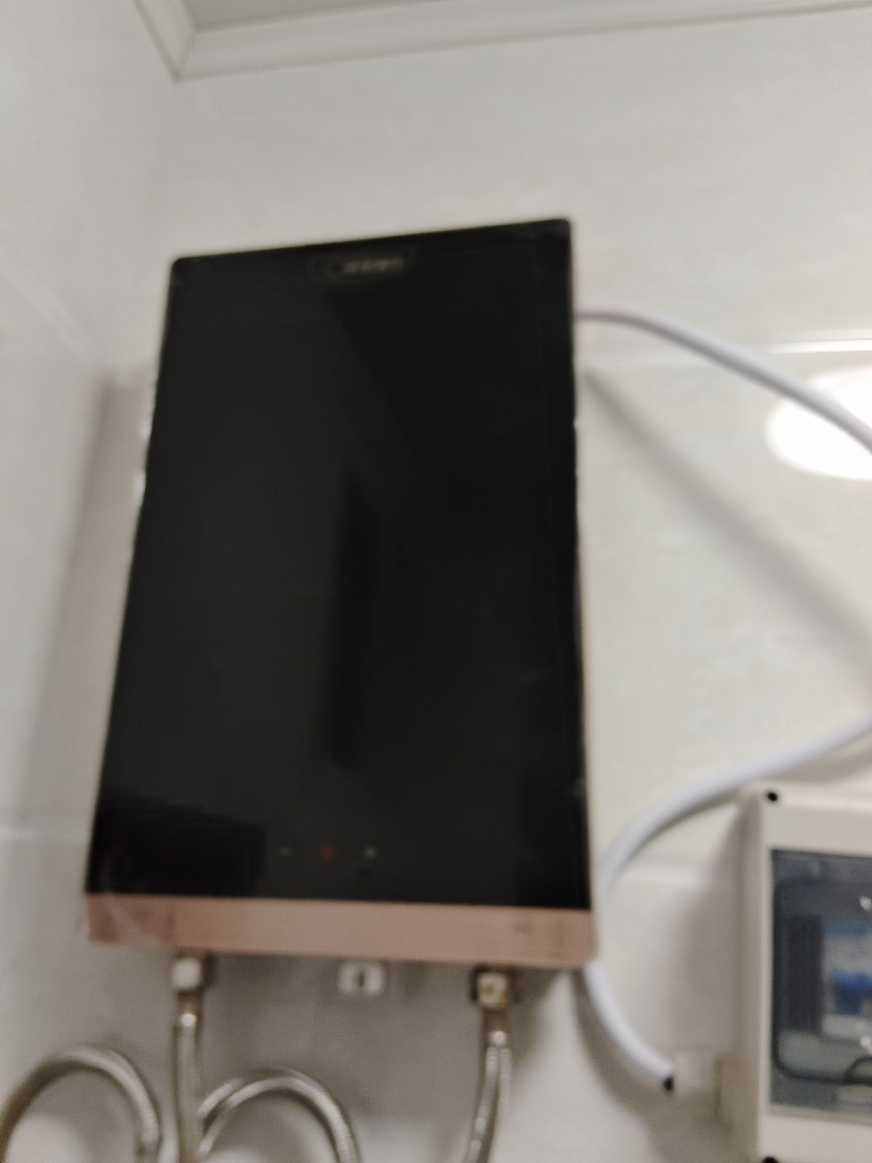 奥特朗(Otlan)F15H-Z70A即热式电热水器小型家用超薄过水速热卫生间淋浴洗澡智能恒温快热式7000W铸铝加热器晒单图
