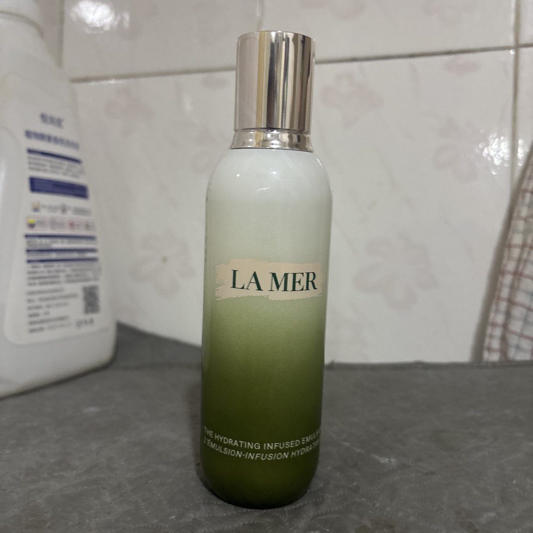 海蓝之谜(LA MER)轻盈精华修护精萃乳液125ML保湿补水乳液焕亮紧致面部护肤晒单图