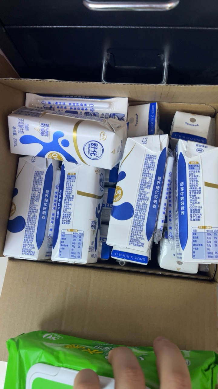 伊利 舒化牛奶全脂无乳糖型 220ml*12盒晒单图