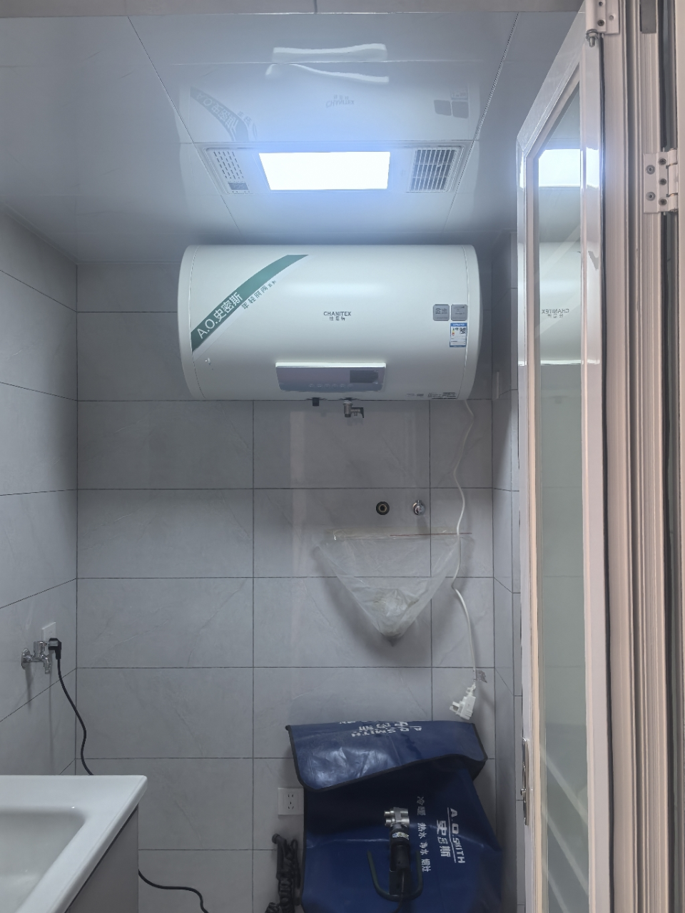 AO史密斯佳尼特 80升电热水器 金圭内胆8年免费包换 双棒分离速热 可遥控大屏 CTE-80TT 储水式晒单图