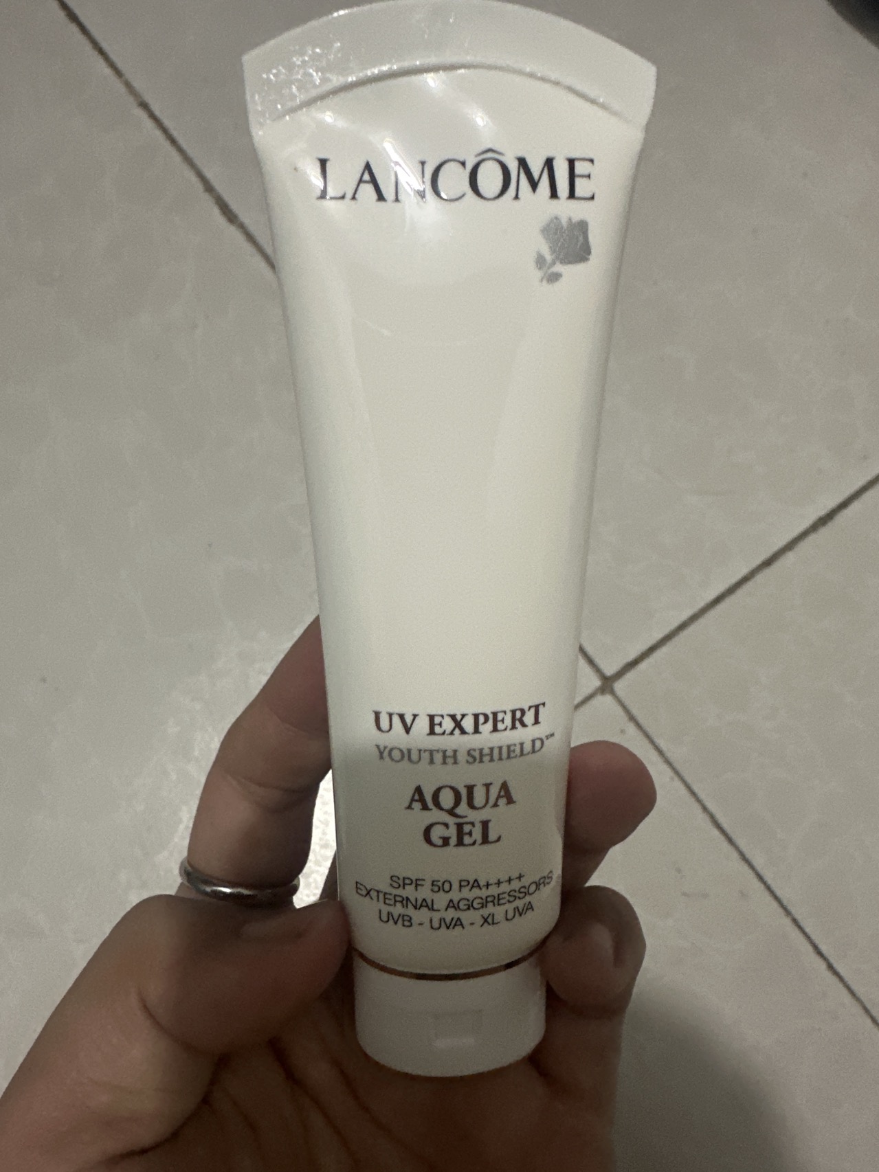 法国(Lancome)兰蔻水漾轻透隔离露UV小白管 SPF50PA++++柔皙轻透防晒霜50ml (清/爽型)晒单图