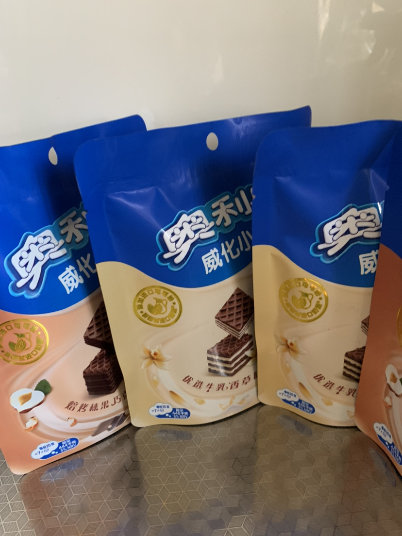 奥利奥威化小方夹心饼干42g*4包巧克力香草味网红小吃休闲零食品(焙烤榛果巧克力味+优选牛乳香草味)晒单图