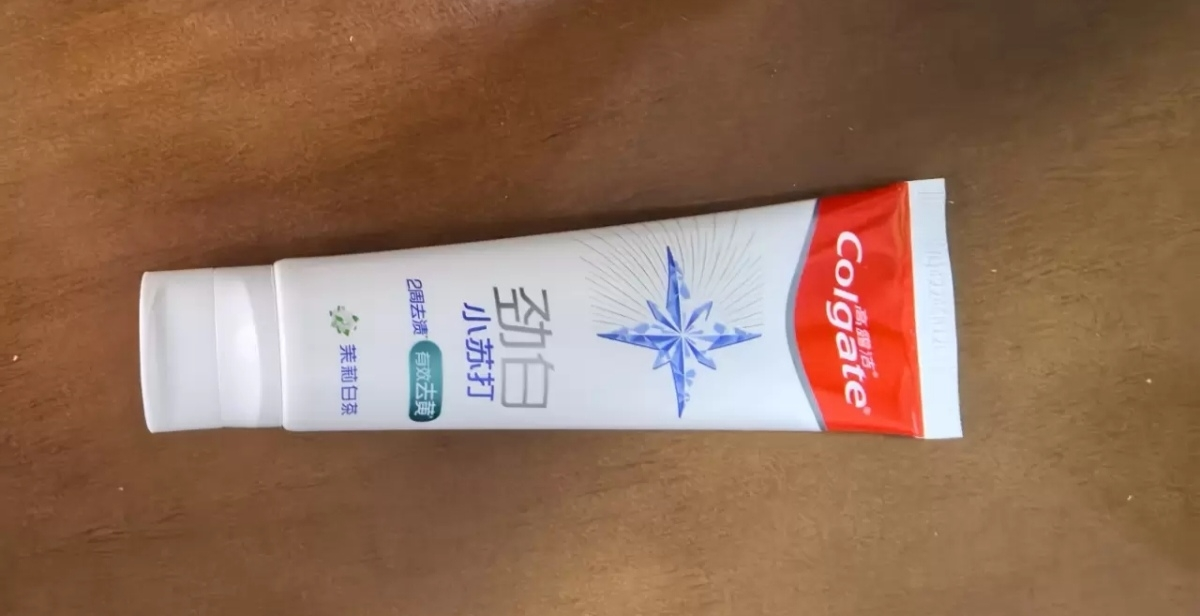 高露洁劲白小苏打牙膏亮白美白清新口气清洁口腔-茉莉白茶味120g晒单图