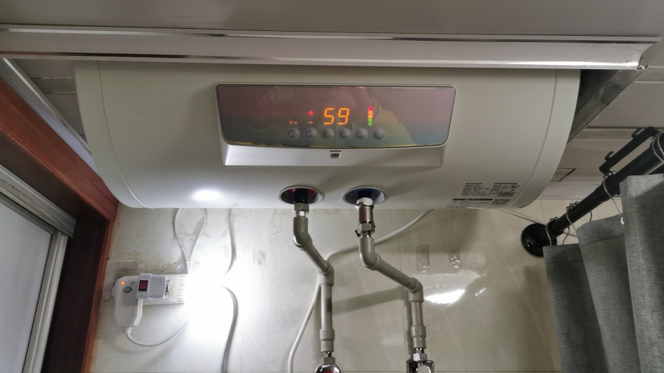 AO史密斯佳尼特 60升电热水器 金圭内胆8年免费包换 双棒分离速热 可遥控大屏 CTE-60TT-B 储水式晒单图