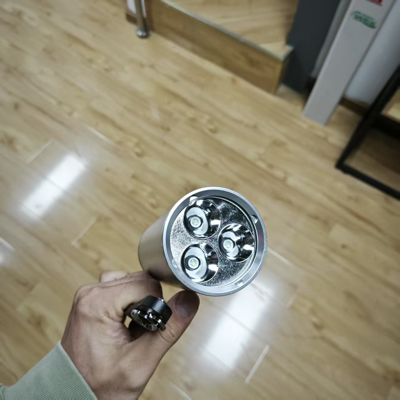 鸿灵睿芯 FBDT01s IP68 11.1V 9W LED 便携式手提工作灯 (计价单位:盏) 银色晒单图