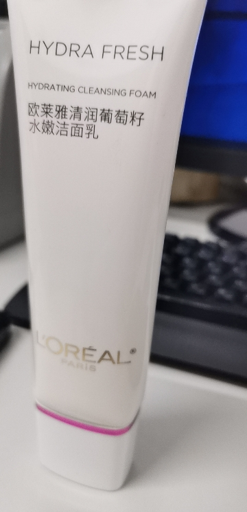欧莱雅(L'OREAL)清润葡萄籽水嫩洁面乳125ml 深层清洁 清新水润不紧绷 补水保湿 女士洗面奶(新老包装随机发)晒单图
