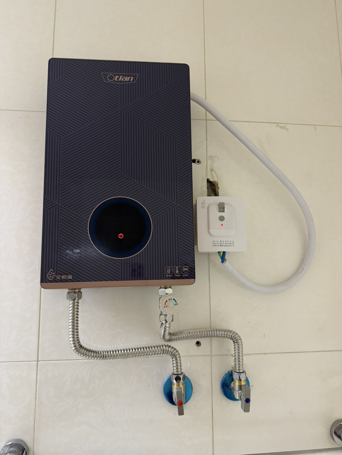 奥特朗(Otlan) F19Q-Z85A 即热式电热水器智能全恒温家用小型过水热卫生间免储水淋浴洗澡快热式 精确恒温晒单图