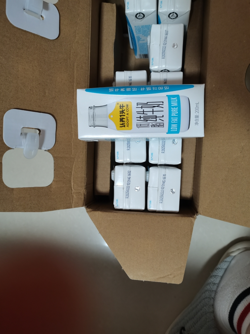 认养一头牛低脂牛奶200ml*10盒*1箱学生营养早餐奶 9月晒单图