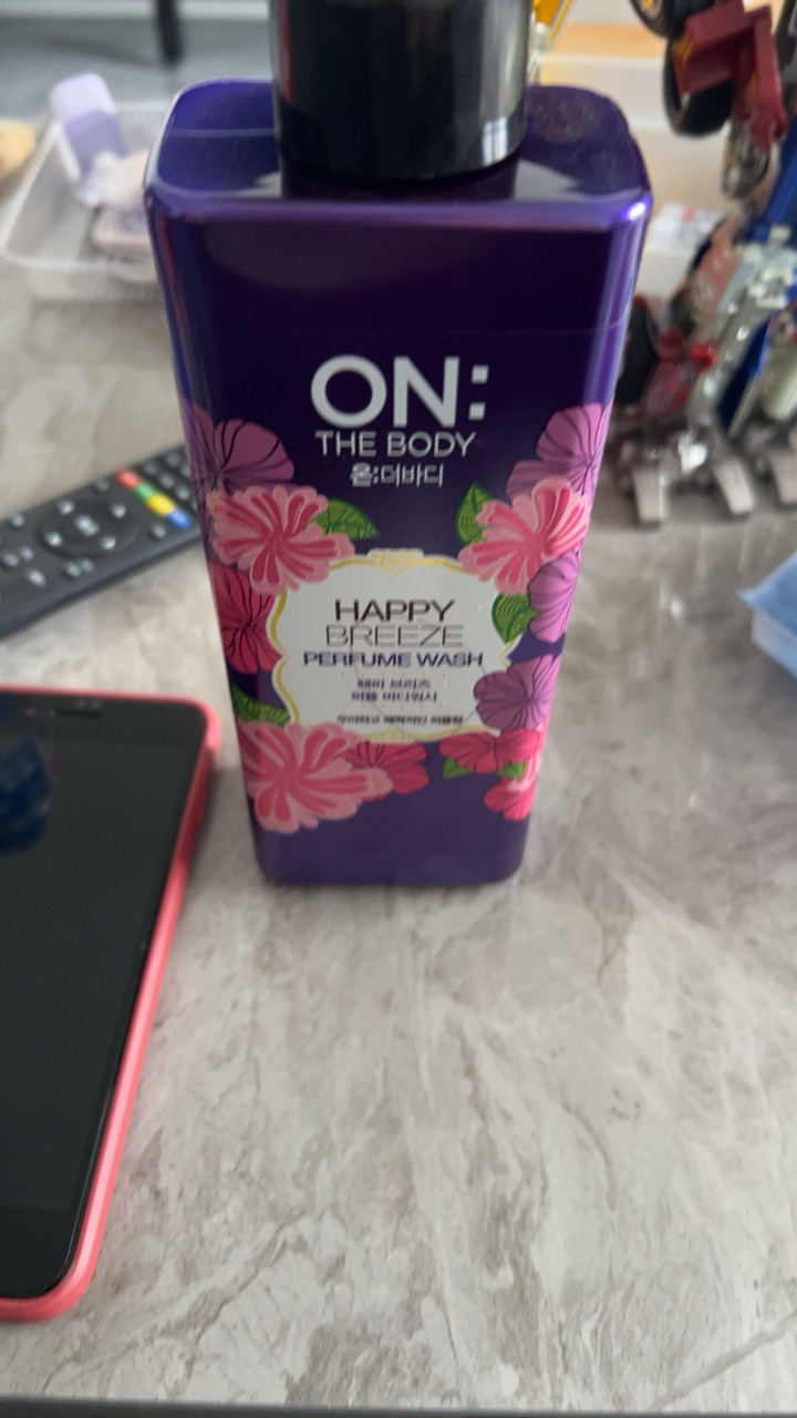 LG安宝笛香水滋润美肌持久留香补水保湿韩国进口沐浴露500ml 紫色晒单图