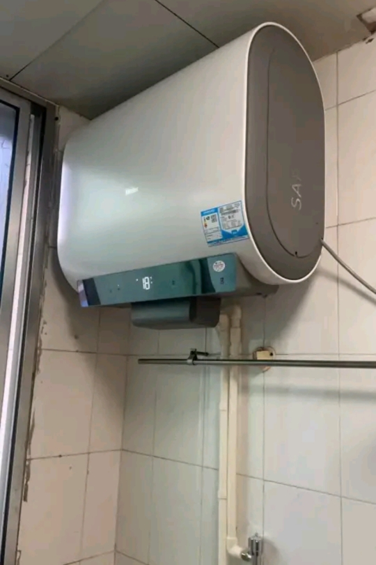 海尔热水器电热水器储水式扁桶双胆家用洗澡一级能效智慧节能上门安装BK3mini 60L 3300W 行业至短 冰雪白外观晒单图