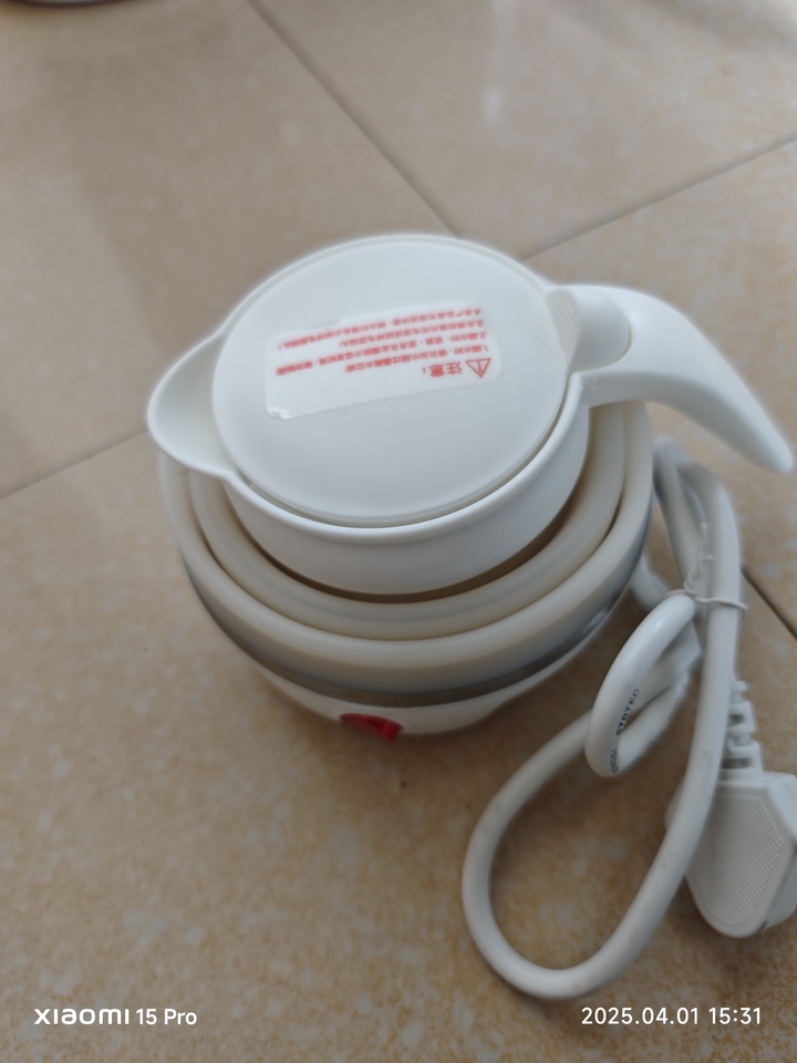 苏泊尔(SUPOR)电热水壶食品级硅胶 旅行便携电水壶 0.6L 折叠双电压烧水壶 SW-06J001晒单图