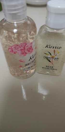 蔻斯汀鲜花磨砂沐浴旅行装150g 玫瑰花瓣沐浴露100g+花浆磨砂沐浴露50g白素馨花香晒单图