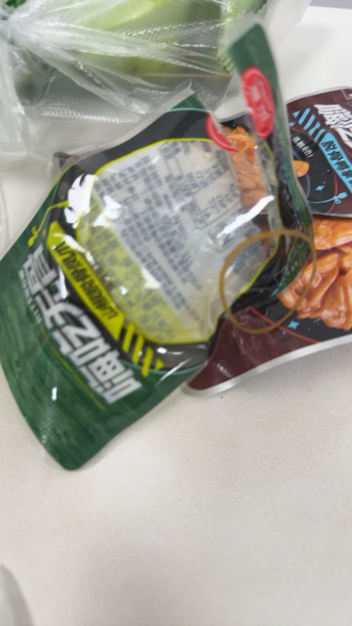 来伊份 嗨吃无骨脱骨凤爪 鸡爪无骨鸡爪熟食 零食小吃嗨吃无骨山椒脱骨凤爪125g*2晒单图