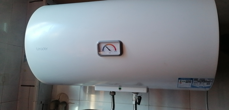 Leader 海尔智家 电热水器LEC6001-20X1 60升 2200W速热 M式新鲜注水 安全防电墙晒单图