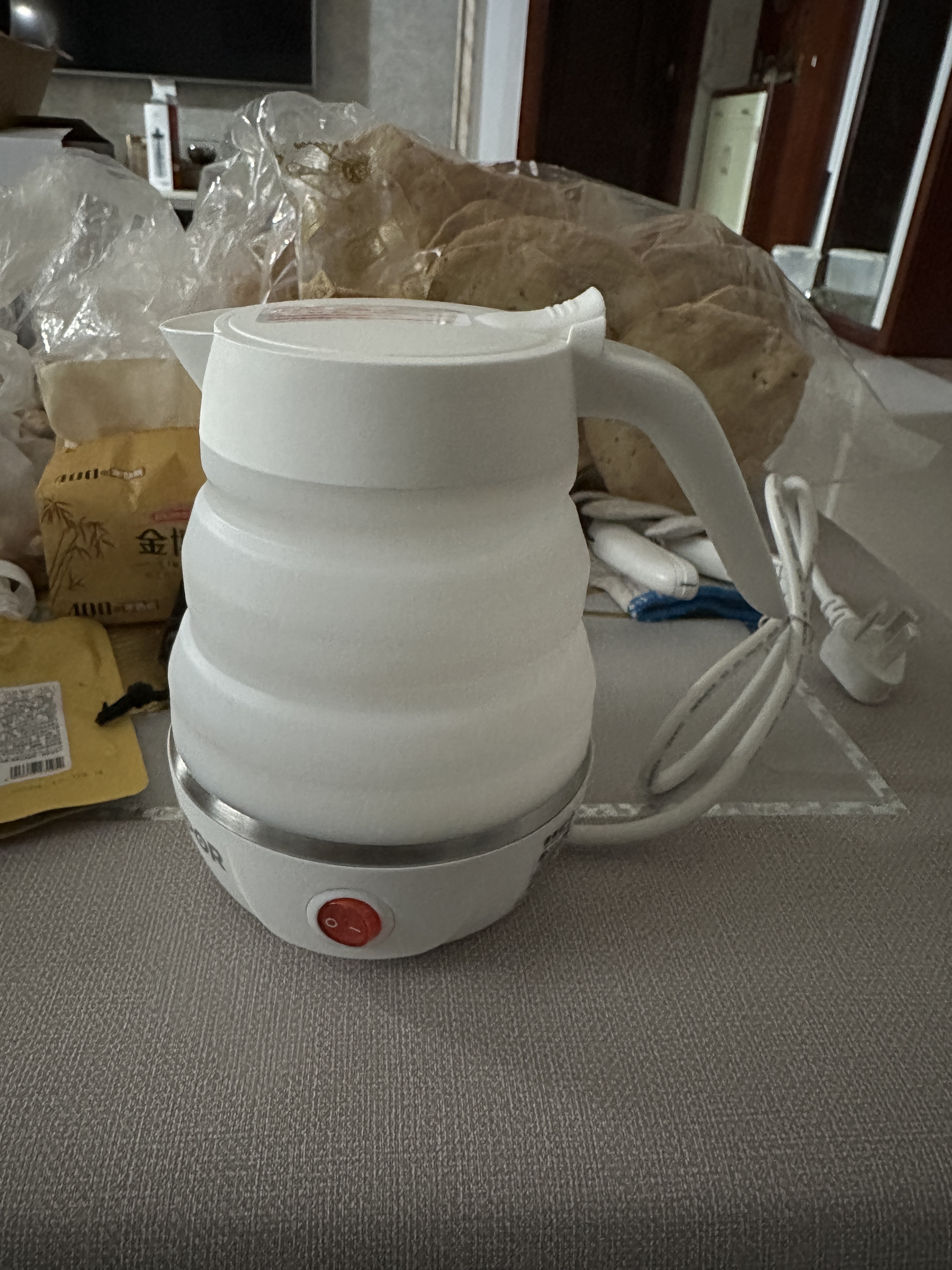 苏泊尔(SUPOR)电热水壶食品级硅胶 旅行便携电水壶 0.6L 折叠双电压烧水壶 SW-06J001晒单图