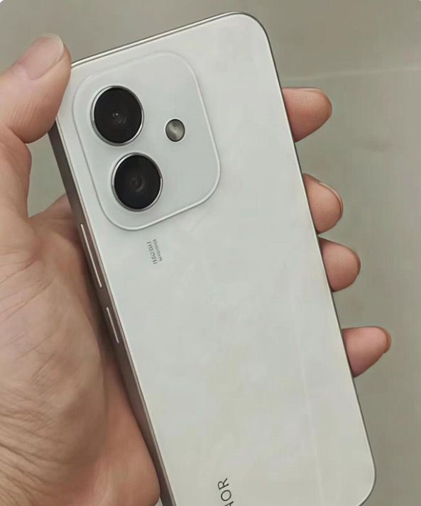 [全新]荣耀X70i 月影白 8GB+256GB 5G双卡 1.08亿高清影像 天玑7025 Ultra芯 NFC 120Hz智能手机晒单图