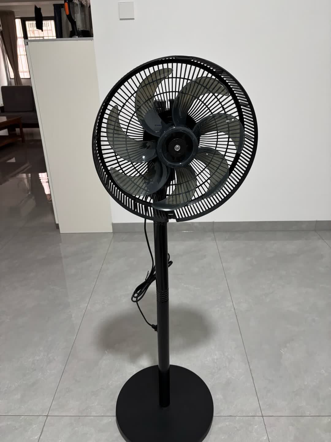 美的(Midea)电风扇落地扇家用大风力立式强力节能广角摇头电扇台式轻音低噪七叶电扇宿舍SAF30AB晒单图