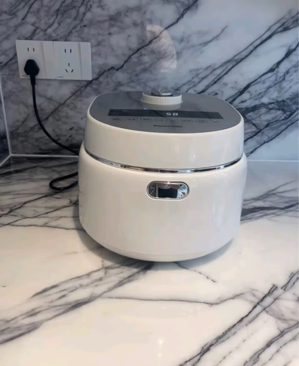 松下(Panasonic)饭墩墩电饭煲 家用3-4个人多功能电饭锅3.2L容量 可预约 备长炭内胆涂层 SR-DL101晒单图