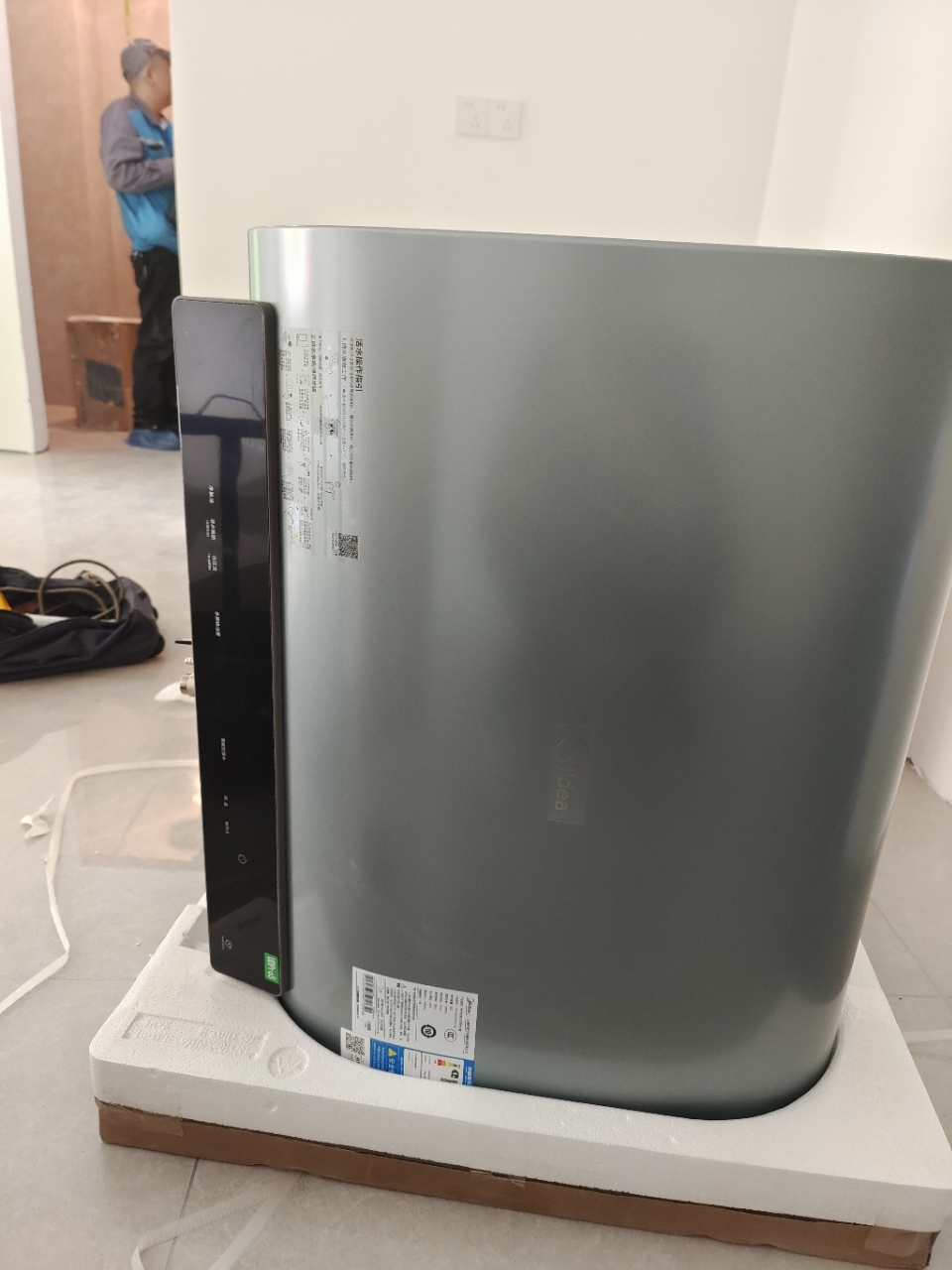 美的(Midea)电热水器TECH亲肤活水超薄玲珑双胆扁桶60升3300W变频水电分离一级能效UDProS晒单图
