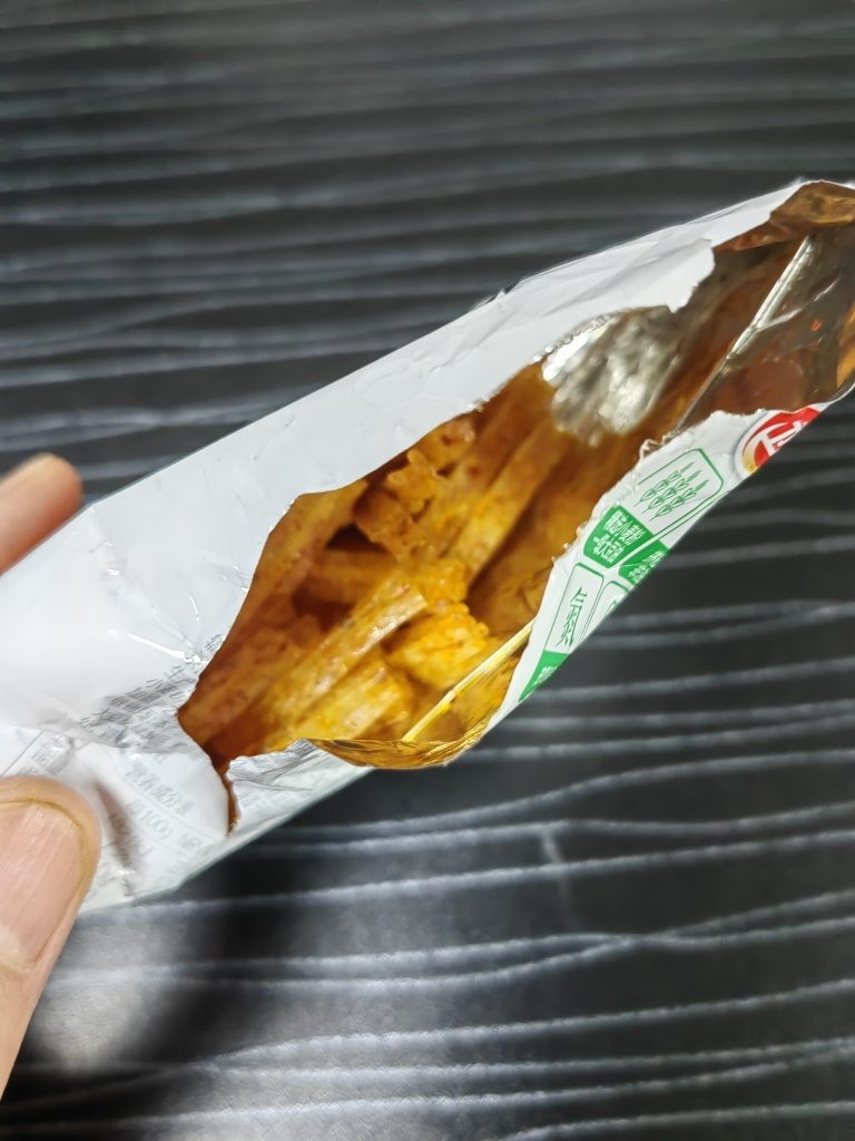 卫龙辣条小面筋散装20小包香辣网红小吃休闲零食品素肉聚餐晒单图