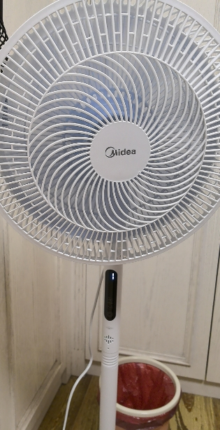 美的(Midea)电风扇SAI35AS家用风扇落地扇 立式轻音节能强风电扇 宿舍降温循环柔风自然风桌面智能语音控制晒单图