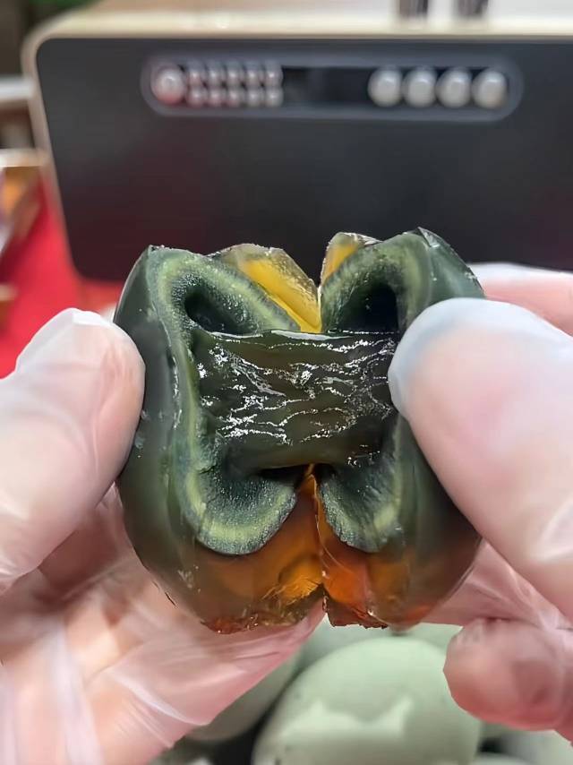 [苏鲜生推荐]雀淘松花皮蛋10枚 单枚60-70g 顺丰发货个大溏心正宗农家土鸭蛋新鲜腌制整箱晒单图