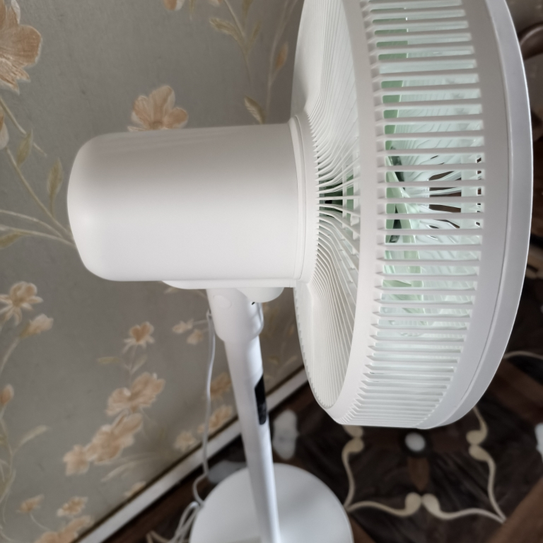 美的(Midea)电风扇落地扇轻音直流变频空气循环扇桌面台式立式两用电扇家用一级能效节能扇SDH30RX晒单图