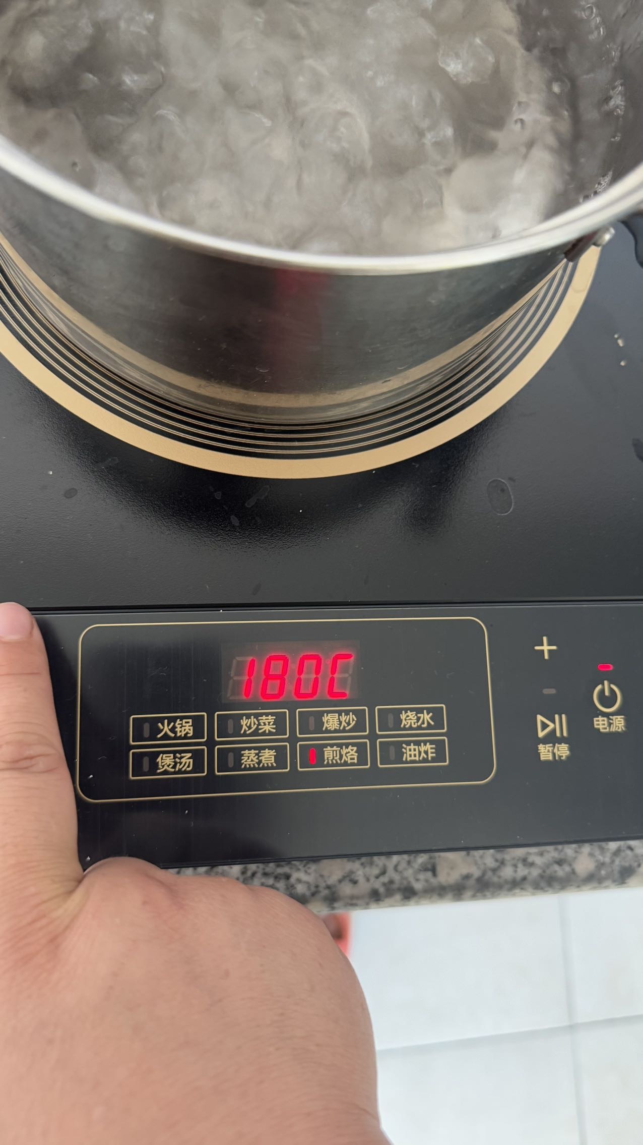 美的(Midea)电磁炉C21-RT21E01大功率家用猛火爆炒8档防水耐用大面板专用炒菜锅大火力纤薄电磁灶火锅炉晒单图