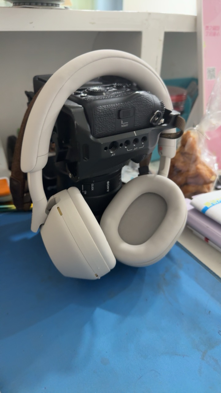索尼(SONY) WH-1000XM5 头戴式无线蓝牙降噪耳机 铂金银色 AI智能降噪XM4升级版晒单图