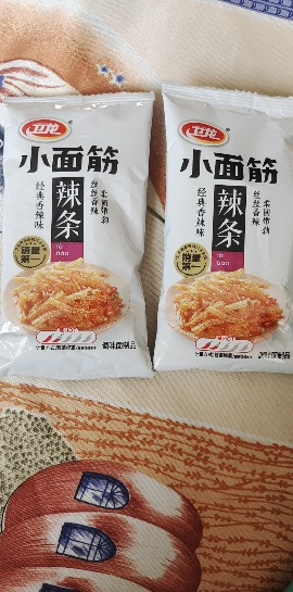 卫龙辣条小面筋散装20小包香辣网红小吃休闲零食品素肉聚餐晒单图