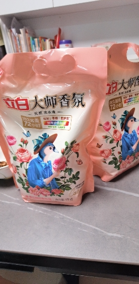 立白大师香氛洗衣液1kg*2袋留香72小时护衣护色晒单图