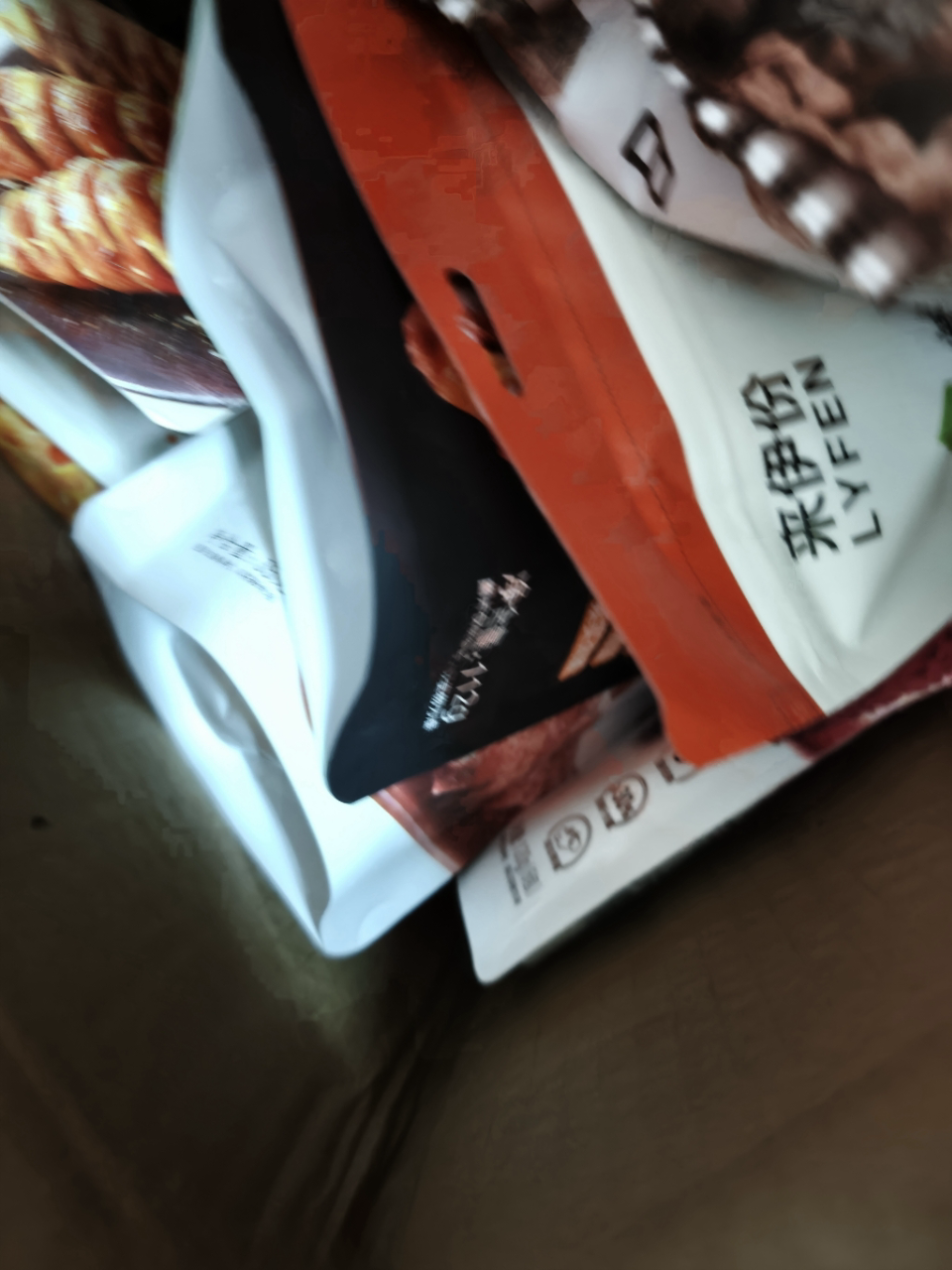 来伊份 休闲零食来伊袋大礼包1569g肉脯辣卤味豆干饼干小吃膨化坚果果冻办公室下午茶来一份晒单图