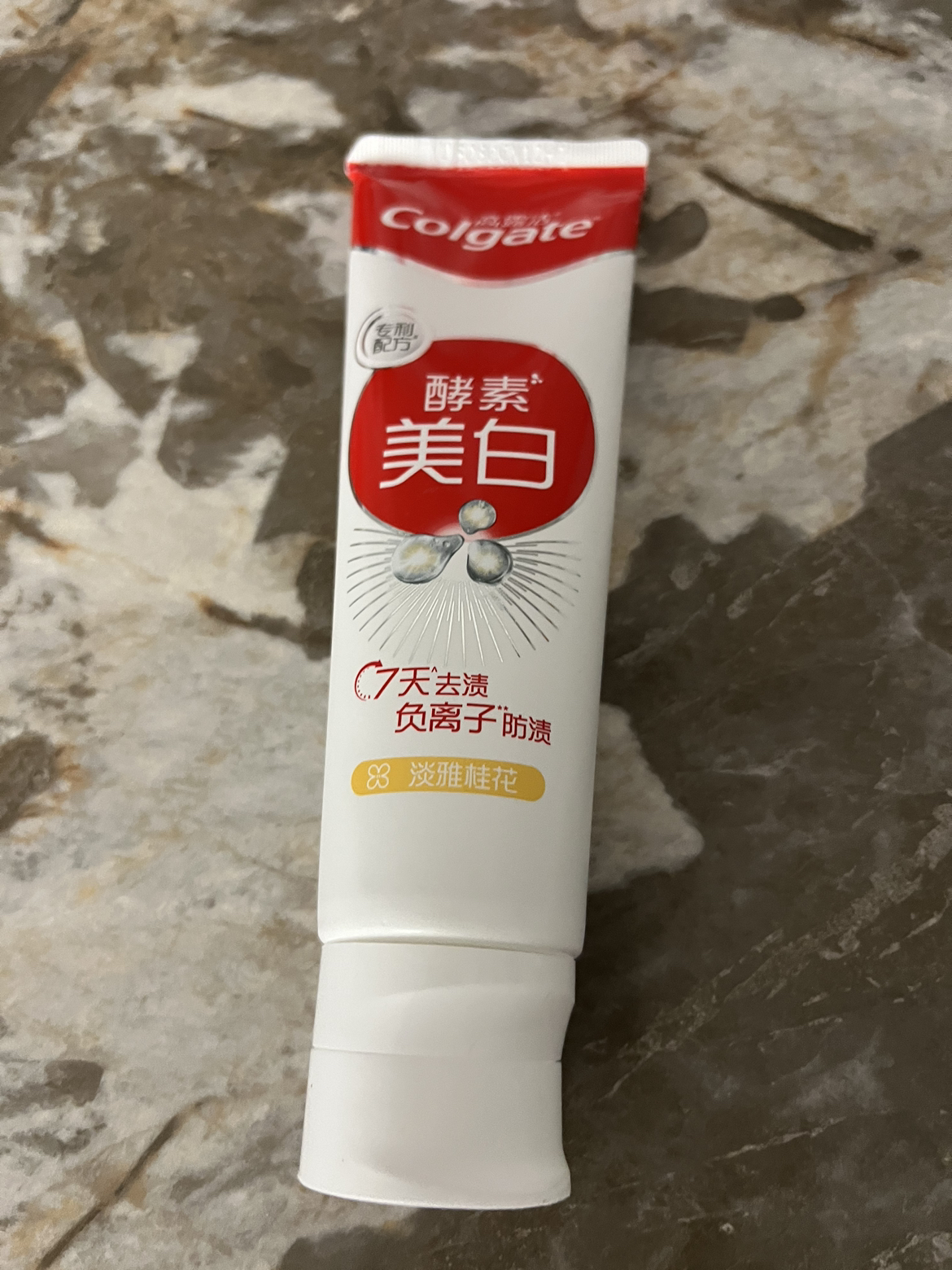 高露洁天然酵素美白牙膏清除牙垢水果味护龈清新口气亮白牙齿120g*2支(沁爽白桃/淡雅桂花)晒单图