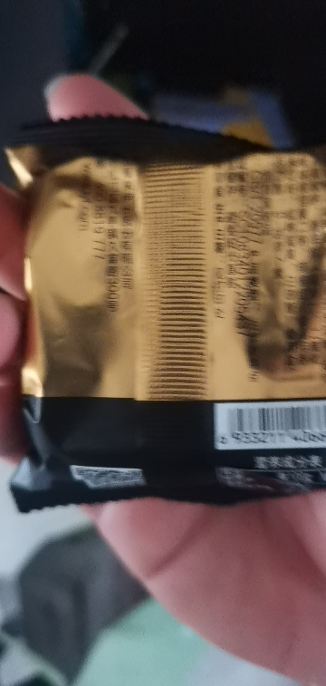 来伊份 黑金锅巴240g咸蛋黄味膨化食品 糯香乌饭糯米休闲零食小吃独立包装晒单图