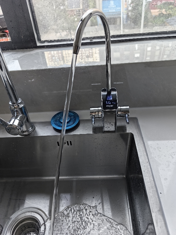 海尔(Haier)鲜活水净水器家用净水机1000G大通量双出水厨下式RO反渗透母婴直饮净水器HRO10H11晒单图