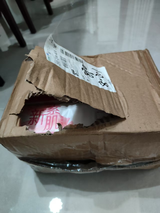 怡丽透爽亲肤棉柔丝薄日用240mm护翼卫生巾(32片)晒单图