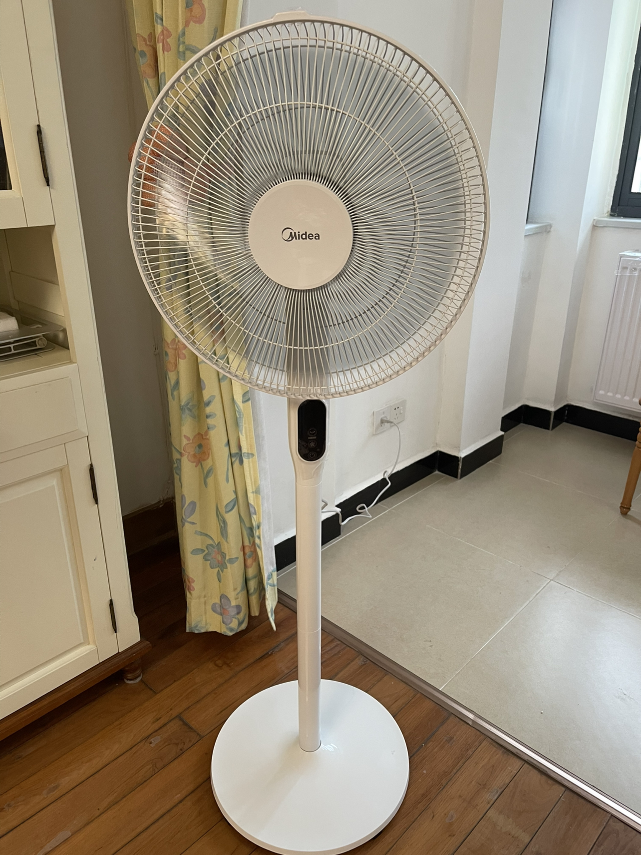 美的(Midea)电风扇 FS40-18AR变频 9叶 遥控版 立式家用 低噪落地扇 支持定时 可伸缩立杆晒单图