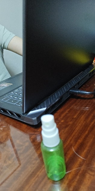 微星(MSI)泰坦18 AI 2025 18英寸游戏本笔记本电脑(酷睿Ultra 9-275HX 满血RTX5070Ti 32G 2TB 2.5K/240Hz屏)晒单图
