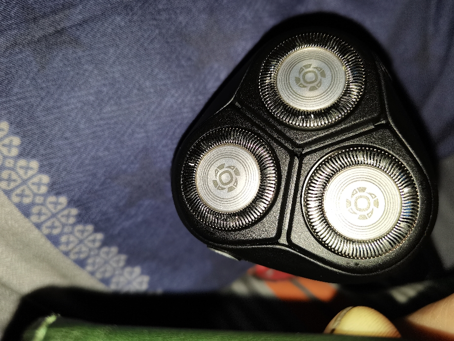 飞利浦(PHILIPS) 电动剃须刀新3系 干湿双剃刮胡刀 配弹出式鬓角修剪器 生日礼物送男友 S3206/09晒单图