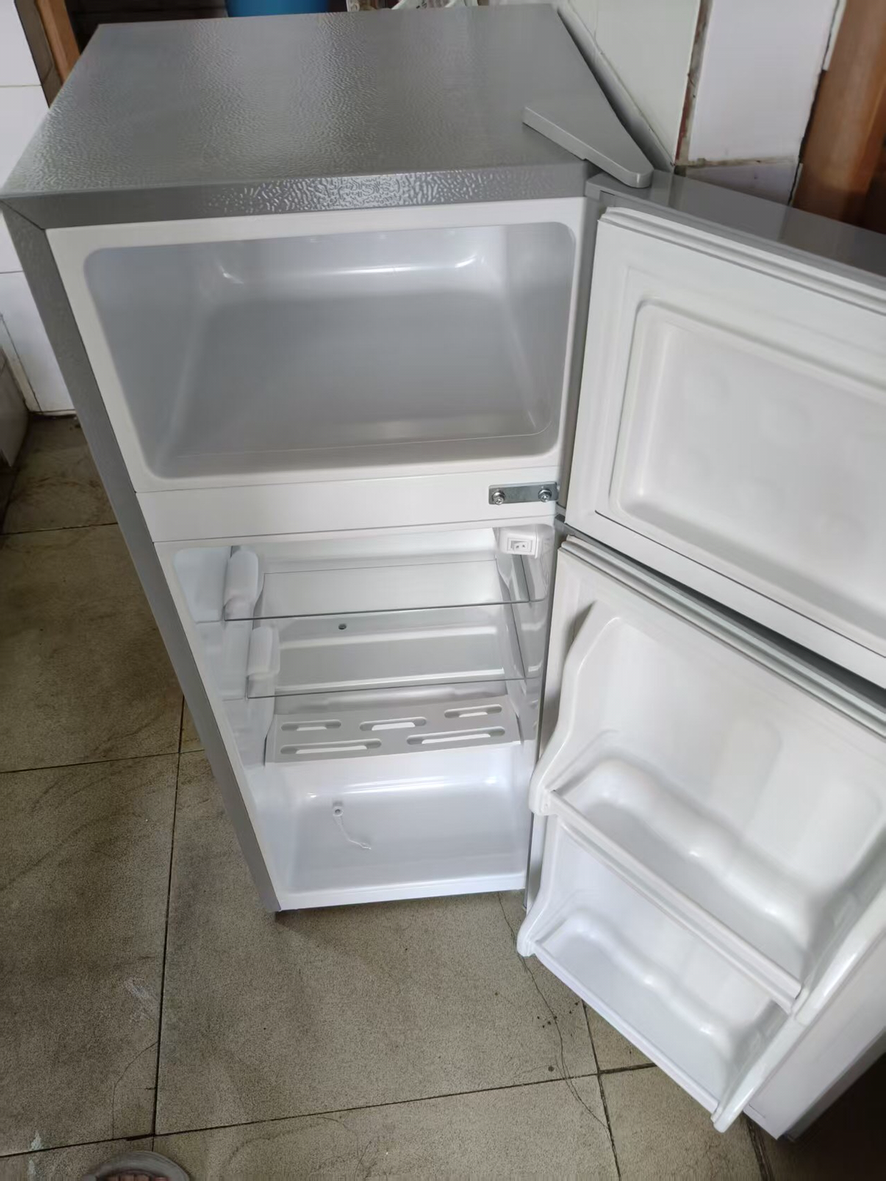 荣事达(Royalstar)86升迷你冰箱小型双门电冰箱家用宿舍冷冻冷藏节能一级能效 86A158银色晒单图