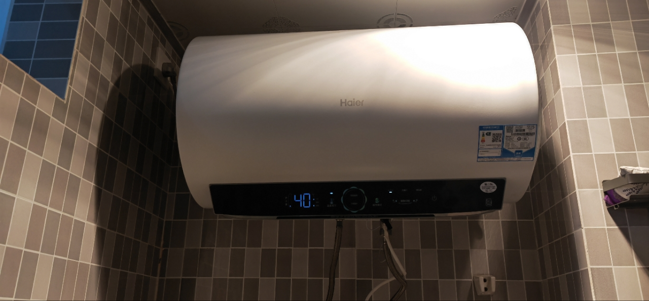 海尔(Haier)电热水器家用洗澡一级能效储水式智能电热水器速热大水量安全 锆金全瓷MC7 60L 3300W晒单图