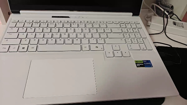 机械革命(MECHREVO)极光X 潮玩版 酷睿i7HX 游戏本笔记本电脑(i7-14650HX 32G 1T RTX5060 2.5K屏 300Hz 海盐白)晒单图