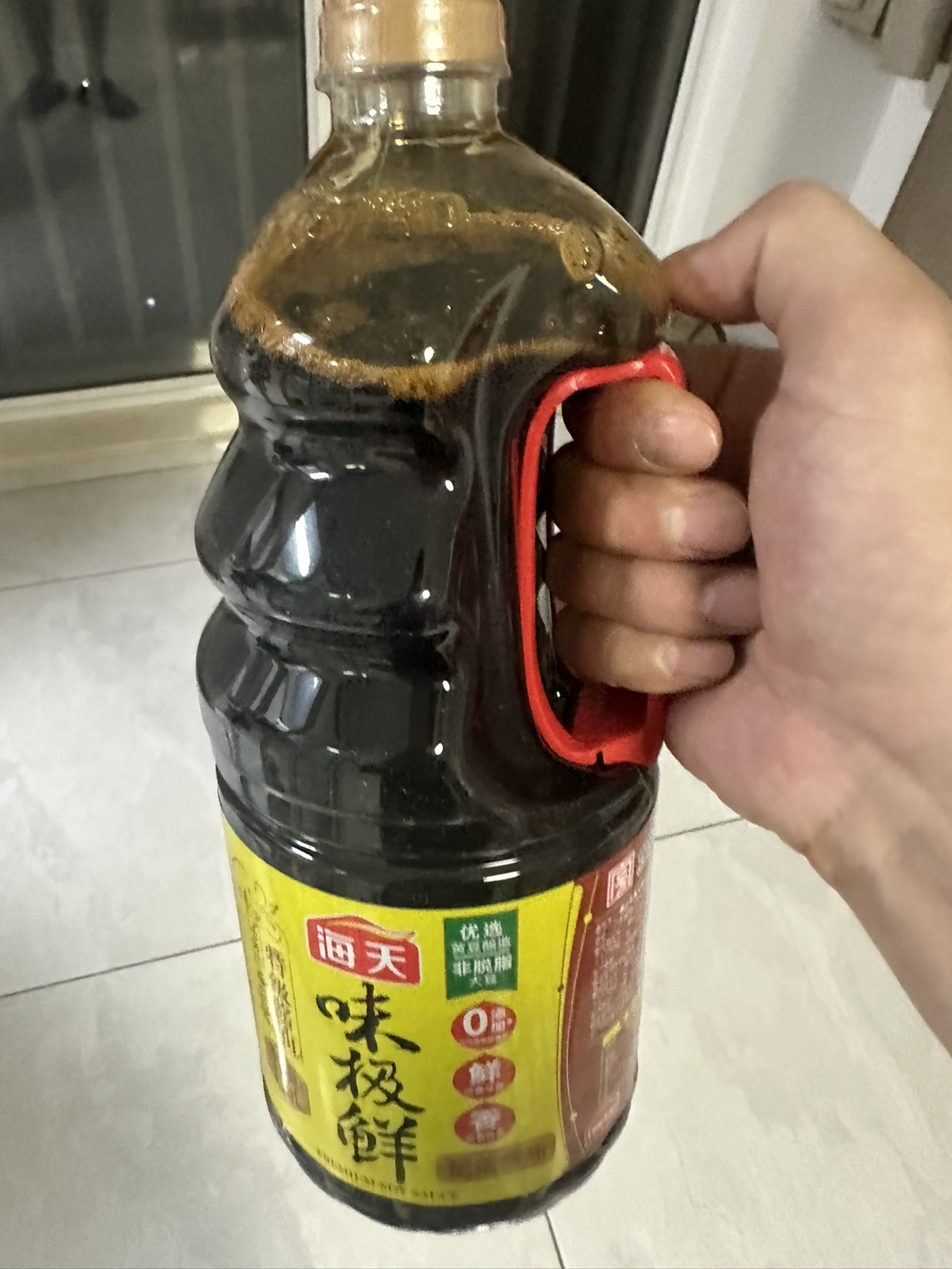 海天味极鲜酱油1.9L 天然鲜 炒菜凉拌 酿造酱油 特级生抽晒单图