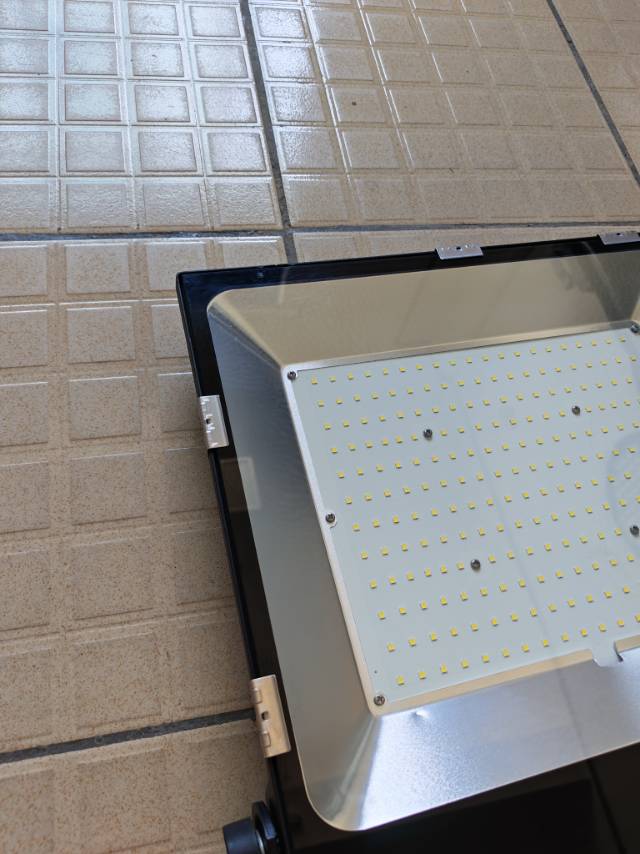 鼎晟丰(DSF) DSFG-938 AC110-240V 120W IP66 5500K LED移动投光灯 (计价单位:个) 黑色晒单图