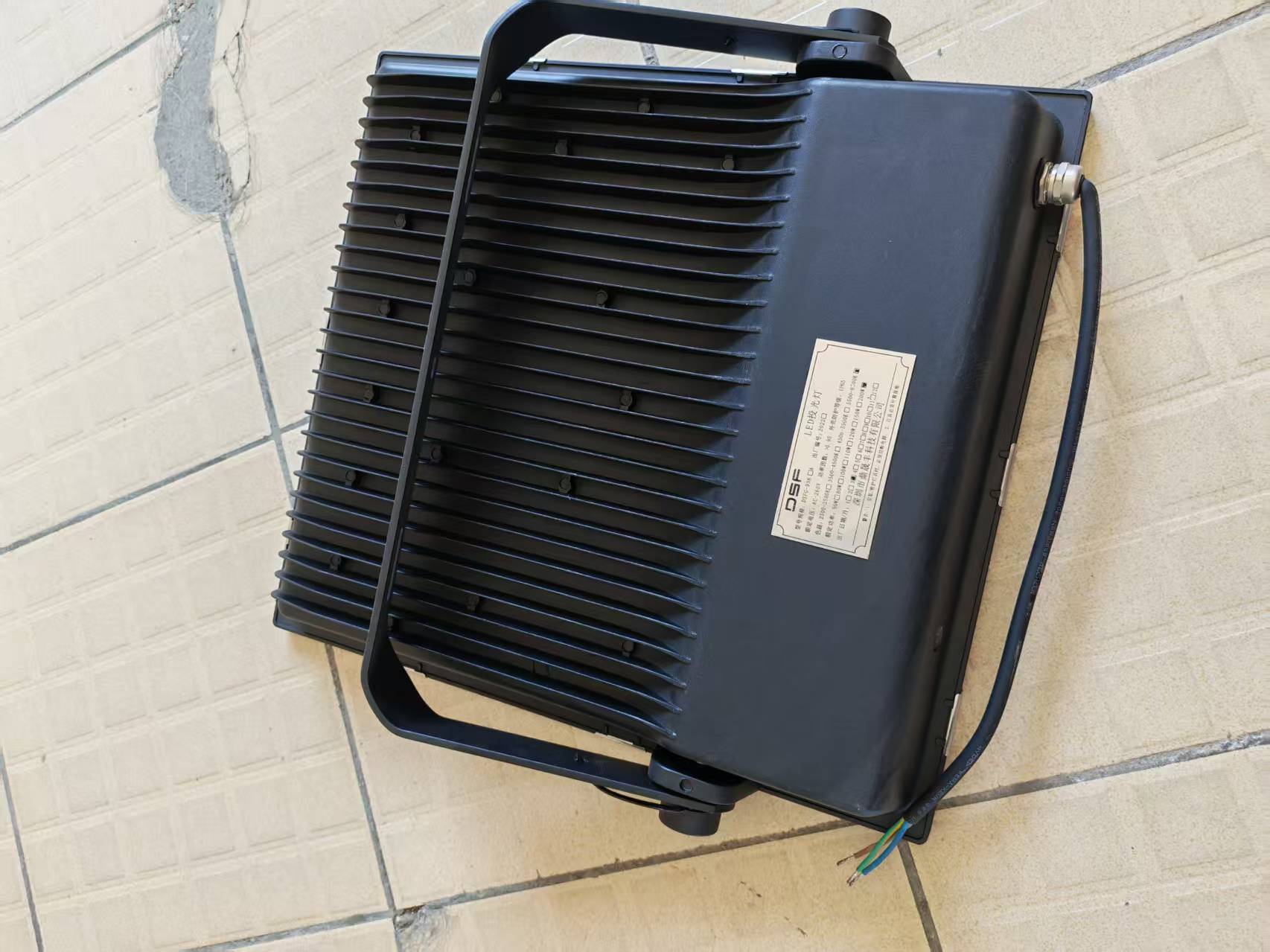 鼎晟丰(DSF) DSFG-938 AC110-240V 150W IP66 5500K LED移动投光灯 (计价单位:个) 黑色晒单图