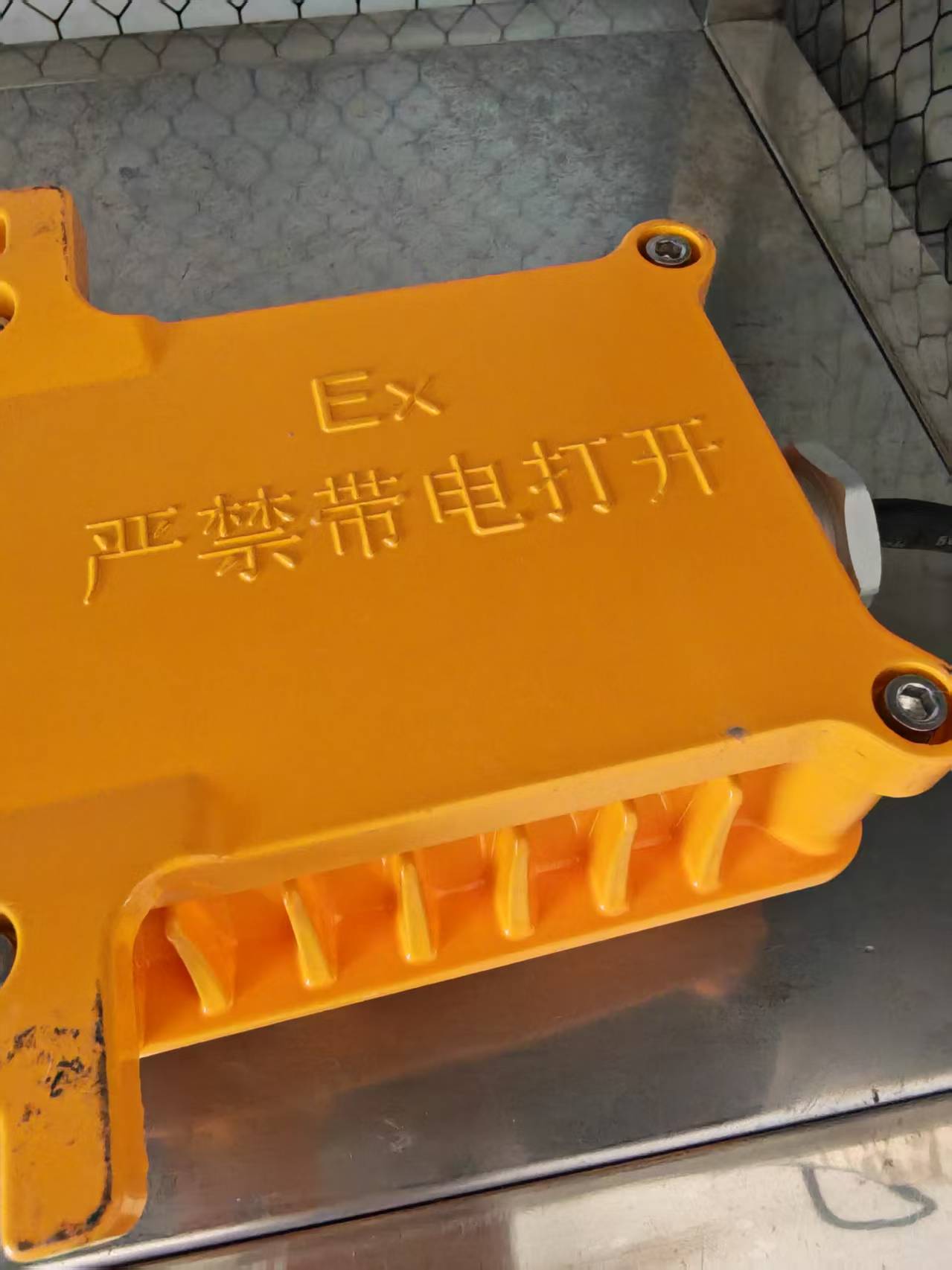 鼎晟丰(DSF) DSFF-910-b 20W LED防爆平台灯 (计价单位:盏) 黄色晒单图