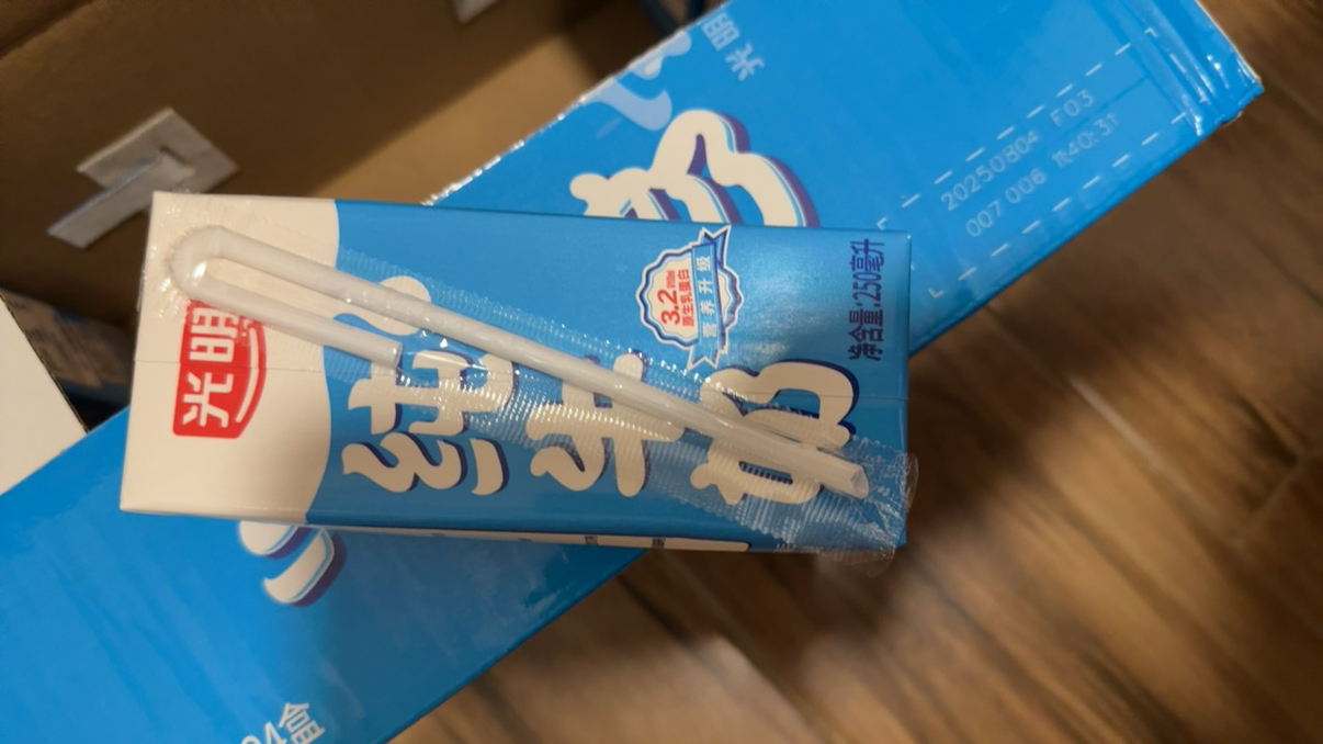 光明 纯牛奶 250mL*24盒/整箱 (苗条装)晒单图