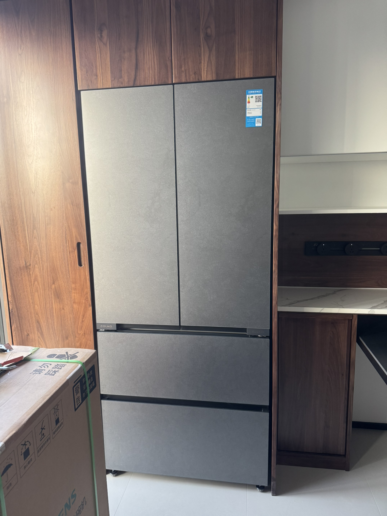COLMO冰箱CRBUF518W-HJ1雪域岩晒单图
